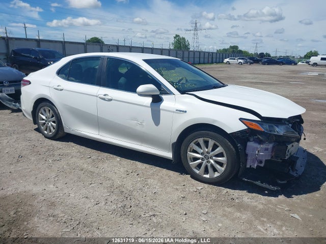 2018 Toyota Camry Hybrid Le მანქანა იყიდება აუქციონზე, vin: 4T1B31HK1JU002583, აუქციონის ნომერი: 12631719