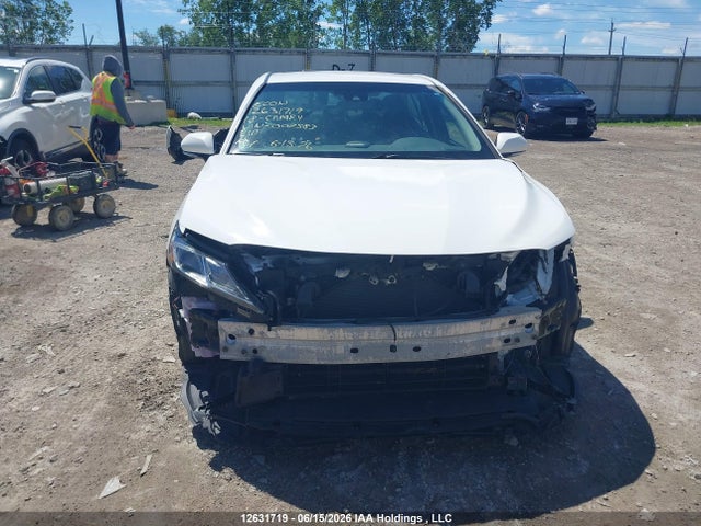 2018 Toyota Camry Hybrid Le მანქანა იყიდება აუქციონზე, vin: 4T1B31HK1JU002583, აუქციონის ნომერი: 12631719