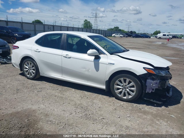 2018 Toyota Camry Hybrid Le მანქანა იყიდება აუქციონზე, vin: 4T1B31HK1JU002583, აუქციონის ნომერი: 12631719