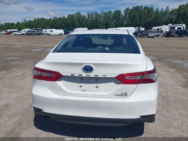 2018 Toyota Camry Hybrid Le მანქანა იყიდება აუქციონზე, vin: 4T1B31HK1JU002583, აუქციონის ნომერი: 12631719