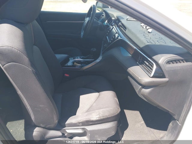 2018 Toyota Camry Hybrid Le მანქანა იყიდება აუქციონზე, vin: 4T1B31HK1JU002583, აუქციონის ნომერი: 12631719