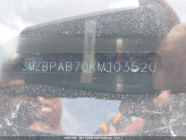 Mazda 3 2019 3MZBPAB70KM103520 Image 18