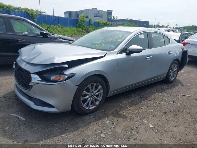 Mazda 3 2019 3MZBPAB70KM103520 Image 2