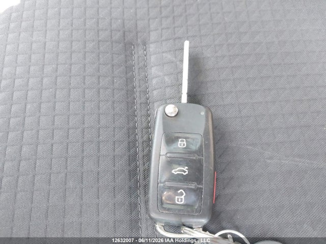 Продажа на аукционе авто 2015 Volkswagen Jetta 2.0l Trendline/2.0l Trendline+, vin: 3VW2K7AJ8FM330135, номер лота: 12632007