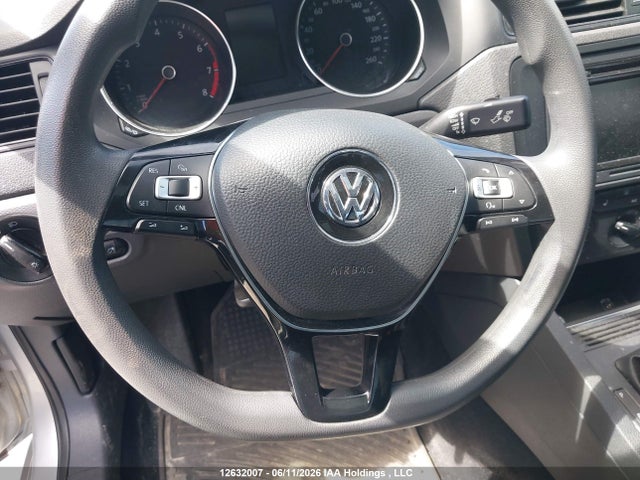 Продажа на аукционе авто 2015 Volkswagen Jetta 2.0l Trendline/2.0l Trendline+, vin: 3VW2K7AJ8FM330135, номер лота: 12632007
