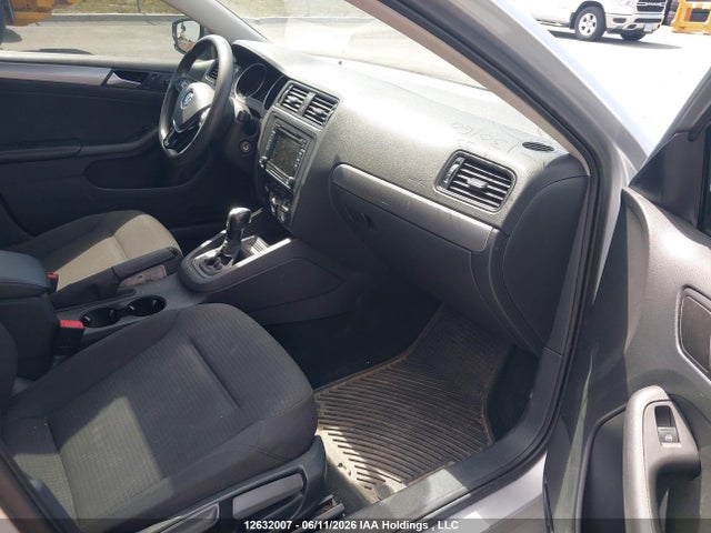 Продажа на аукционе авто 2015 Volkswagen Jetta 2.0l Trendline/2.0l Trendline+, vin: 3VW2K7AJ8FM330135, номер лота: 12632007