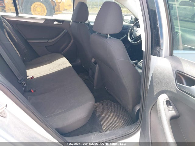 Продажа на аукционе авто 2015 Volkswagen Jetta 2.0l Trendline/2.0l Trendline+, vin: 3VW2K7AJ8FM330135, номер лота: 12632007