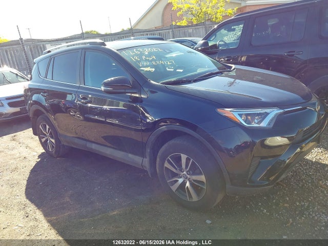 12632022 :رقم المزاد ، 2T3BFREV4JW824127 vin ، 2018 Toyota Rav4 Le مزاد بيع