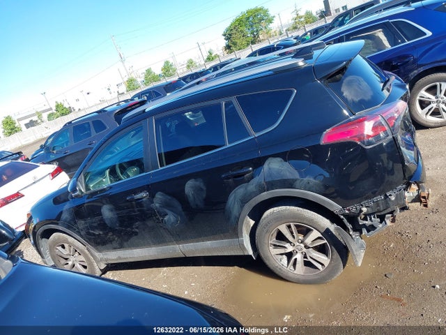 12632022 :رقم المزاد ، 2T3BFREV4JW824127 vin ، 2018 Toyota Rav4 Le مزاد بيع