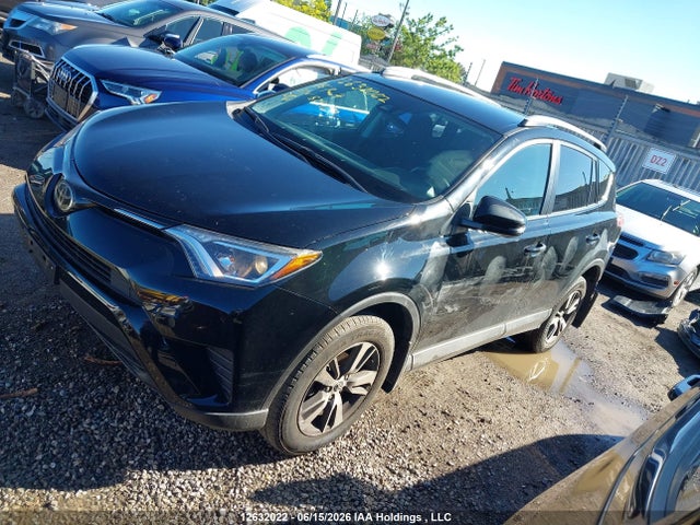 12632022 :رقم المزاد ، 2T3BFREV4JW824127 vin ، 2018 Toyota Rav4 Le مزاد بيع