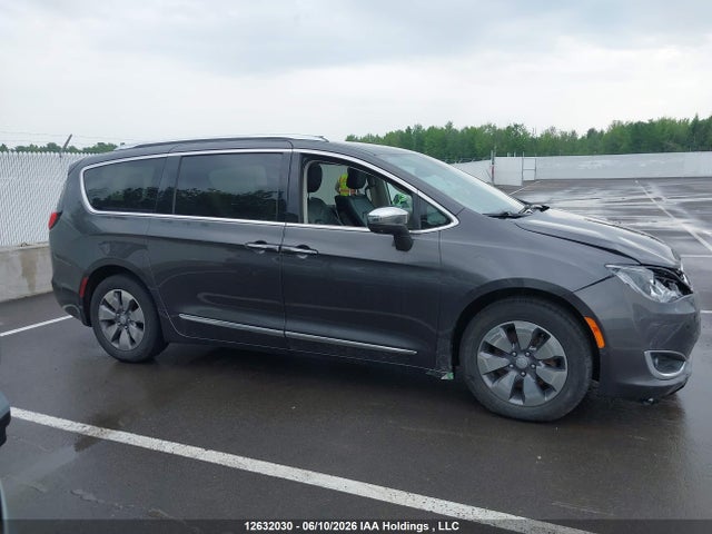Chrysler Pacifica Hybrid Limited 2018 2C4RC1N78JR236672 Image 12