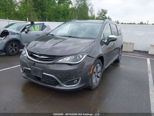 Chrysler Pacifica Hybrid Limited 2018 2C4RC1N78JR236672 Image 2