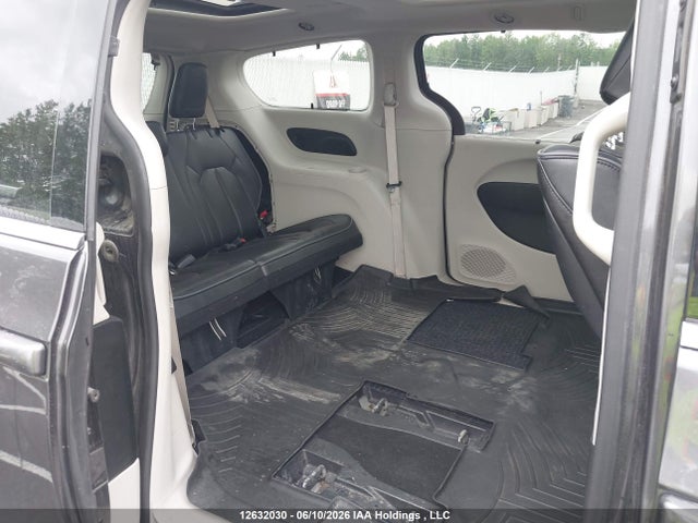 Chrysler Pacifica Hybrid Limited 2018 2C4RC1N78JR236672 Image 8
