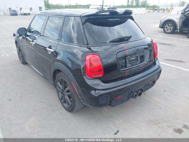 Mini 5 Door Cooper S 2017 WMWXU3C57H2D32495 Image 3