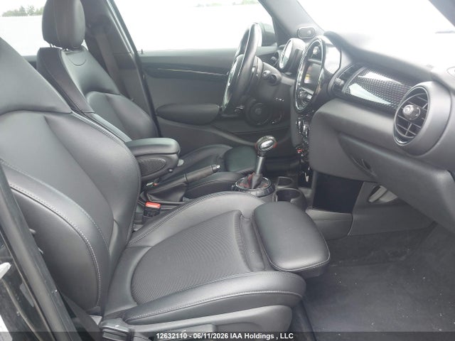 Mini 5 Door Cooper S 2017 WMWXU3C57H2D32495 Image 5