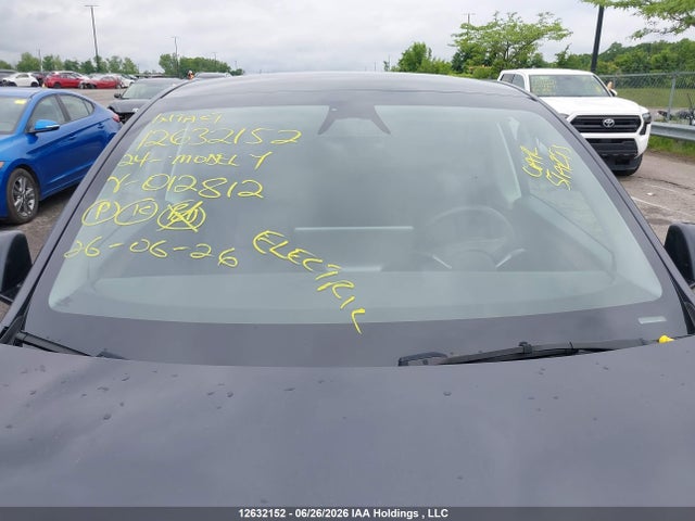 7SAYGDED5RF012812 Tesla Model Y Long Range/rwd