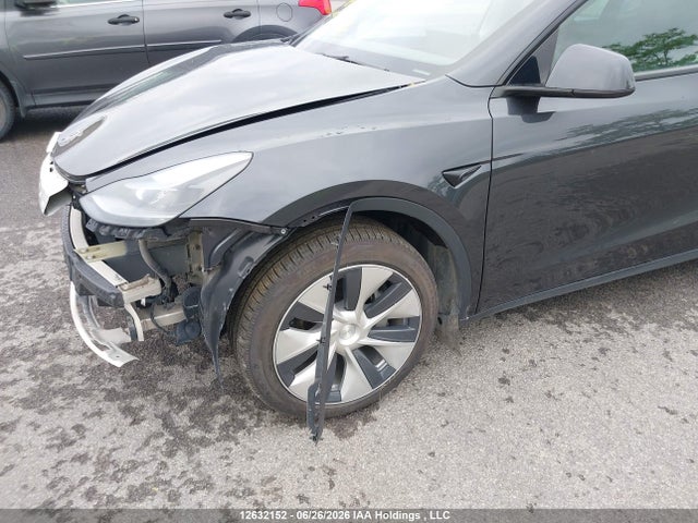 7SAYGDED5RF012812 Tesla Model Y Long Range/rwd