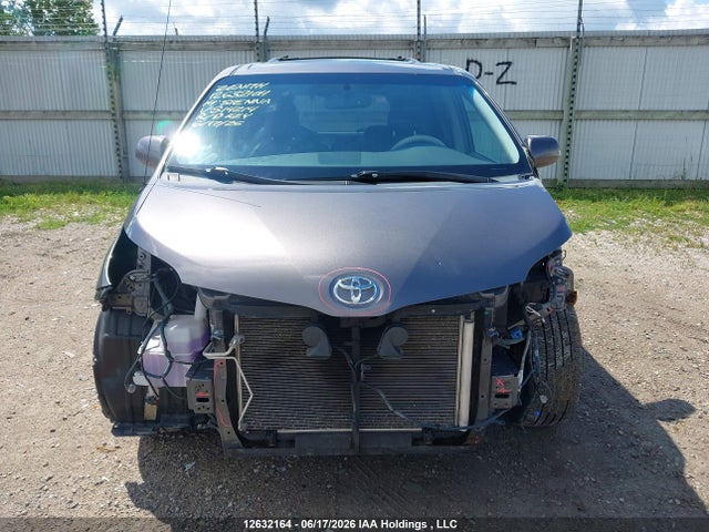 12632164 :رقم المزاد ، 5TDXK3DC8ES514214 vin ، 2014 Toyota Sienna Se 8 Passenger مزاد بيع