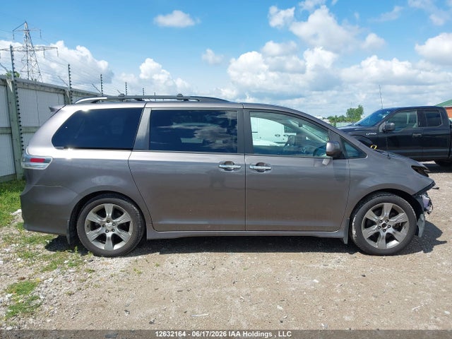 12632164 :رقم المزاد ، 5TDXK3DC8ES514214 vin ، 2014 Toyota Sienna Se 8 Passenger مزاد بيع