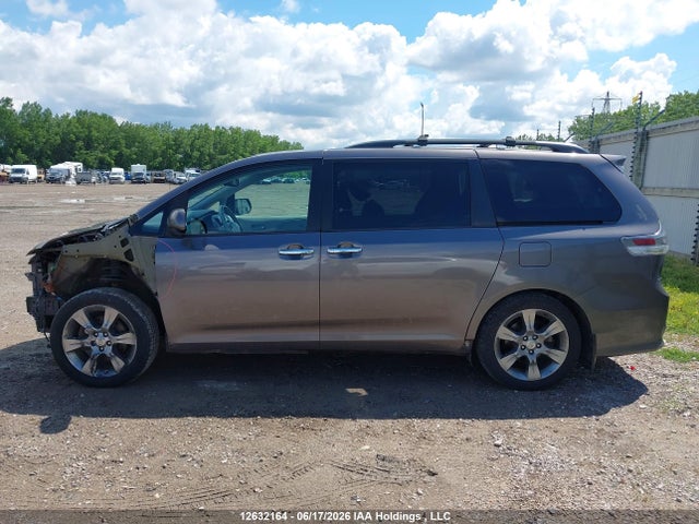 12632164 :رقم المزاد ، 5TDXK3DC8ES514214 vin ، 2014 Toyota Sienna Se 8 Passenger مزاد بيع