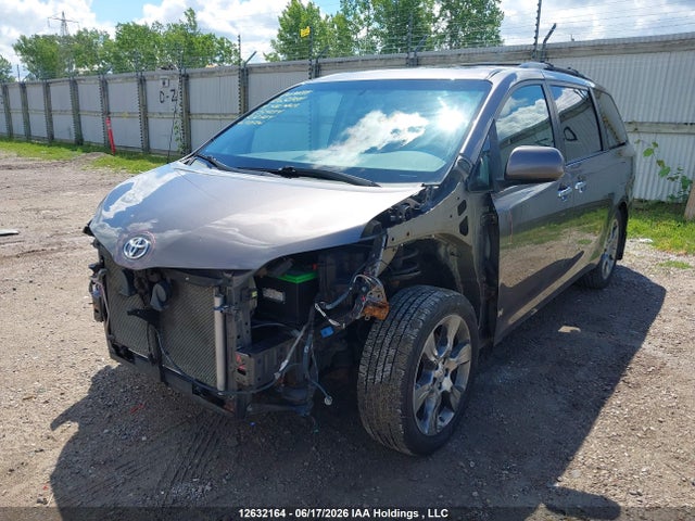 12632164 :رقم المزاد ، 5TDXK3DC8ES514214 vin ، 2014 Toyota Sienna Se 8 Passenger مزاد بيع