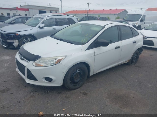 Ford FOCUS S 2014 1FADP3E21EL423528 Image 2
