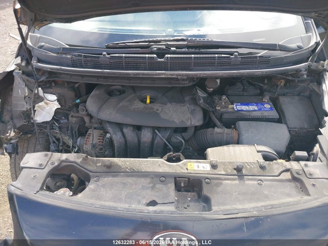 12632283 :رقم المزاد ، KNAHU8A39F7087327 vin ، 2015 Kia Rondo مزاد بيع