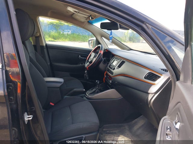 12632283 :رقم المزاد ، KNAHU8A39F7087327 vin ، 2015 Kia Rondo مزاد بيع