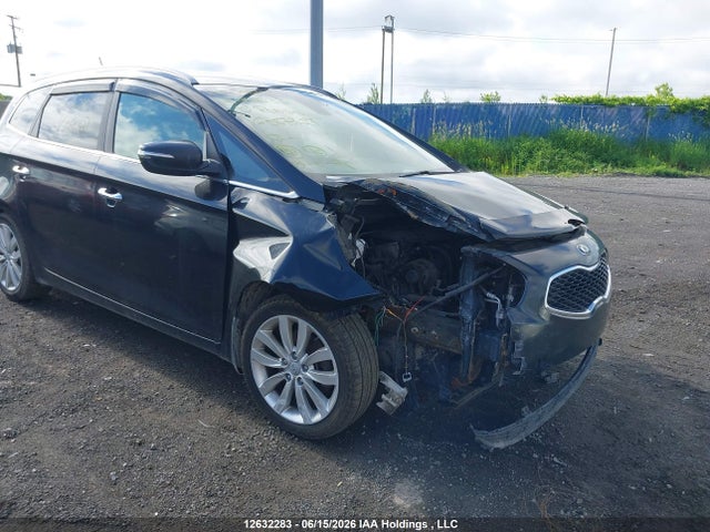 12632283 :رقم المزاد ، KNAHU8A39F7087327 vin ، 2015 Kia Rondo مزاد بيع