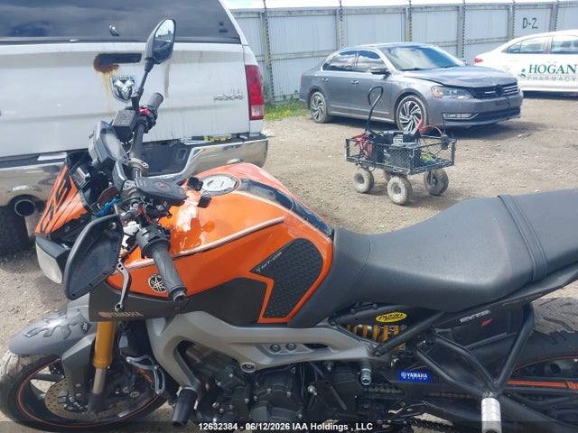Yamaha FZ09 2014 JYARN33N1EA000572 Image 12