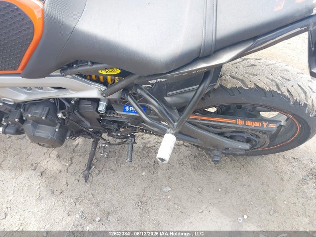 Yamaha FZ09 2014 JYARN33N1EA000572 Image 17