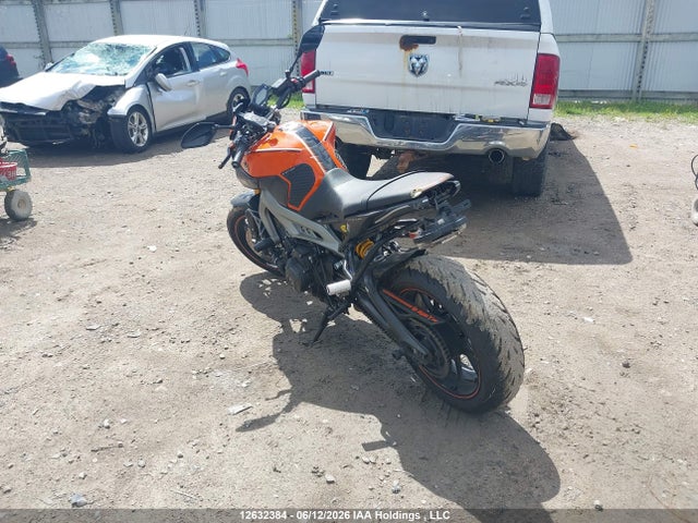 Yamaha FZ09 2014 JYARN33N1EA000572 Image 3