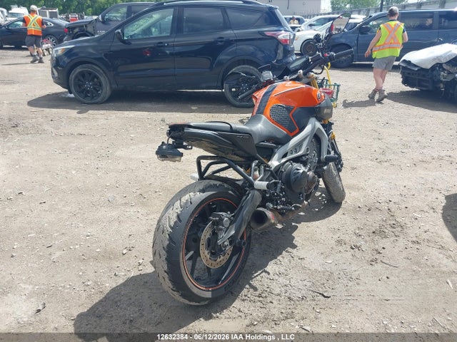 Yamaha FZ09 2014 JYARN33N1EA000572 Image 4