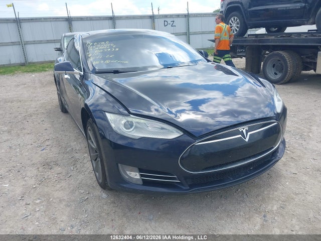 2013 Tesla Model S მანქანა იყიდება აუქციონზე, vin: 5YJSA1DP8DFP07938, აუქციონის ნომერი: 12632404
