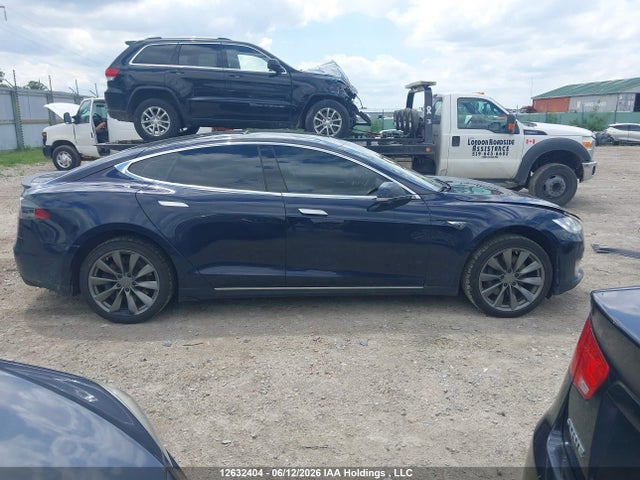 2013 Tesla Model S მანქანა იყიდება აუქციონზე, vin: 5YJSA1DP8DFP07938, აუქციონის ნომერი: 12632404