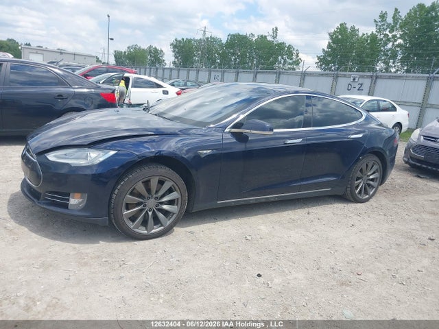 2013 Tesla Model S მანქანა იყიდება აუქციონზე, vin: 5YJSA1DP8DFP07938, აუქციონის ნომერი: 12632404