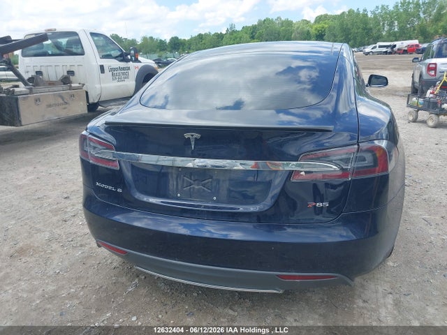 2013 Tesla Model S მანქანა იყიდება აუქციონზე, vin: 5YJSA1DP8DFP07938, აუქციონის ნომერი: 12632404