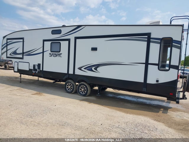 2018 Forest River Sabre 38dbq მანქანა იყიდება აუქციონზე, vin: 4X4FSRM24JR001180, აუქციონის ნომერი: 12632475