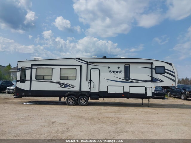 2018 Forest River Sabre 38dbq მანქანა იყიდება აუქციონზე, vin: 4X4FSRM24JR001180, აუქციონის ნომერი: 12632475