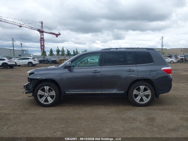 Aukcja sprzedaży 2013 Toyota Highlander V6, vin: 5TDBK3EH3DS252640, numer aukcji: 12632551