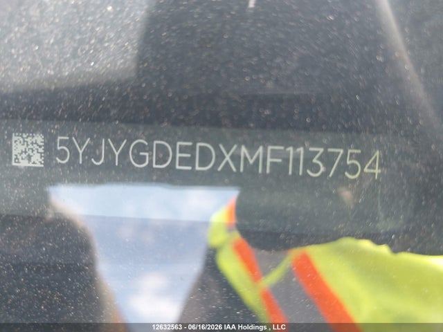 12632563 :رقم المزاد ، 5YJYGDEDXMF113754 vin ، 2021 Tesla Model Y مزاد بيع