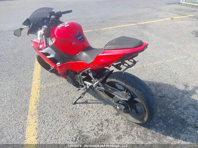 Kawasaki EX400 2018 JKAEXKG15JDA10834 Image 3