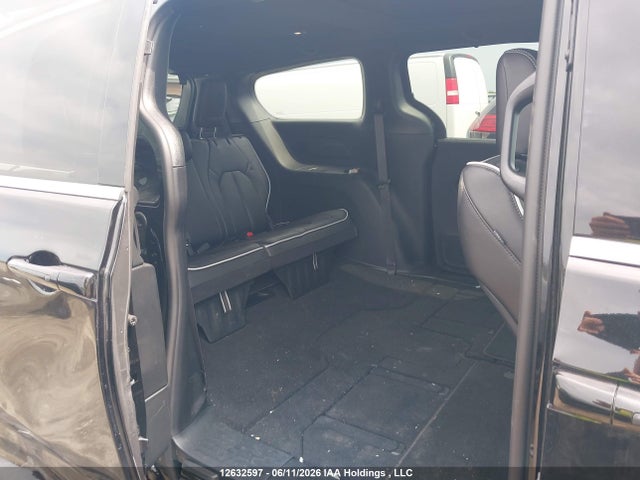 Chrysler Pacifica Limited 2026 2C4RC1GG8TR279120 Image 8