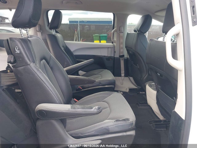 Chrysler Pacifica Hybrid Touring L 2023 2C4RC1L79PR562931 Image 8