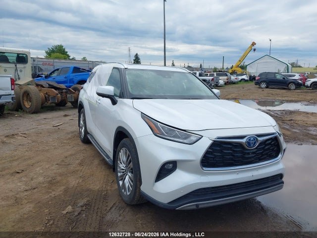 2023 Toyota Highlander Hybrid Limited მანქანა იყიდება აუქციონზე, vin: 5TDEBRCHXPS578667, აუქციონის ნომერი: 12632728