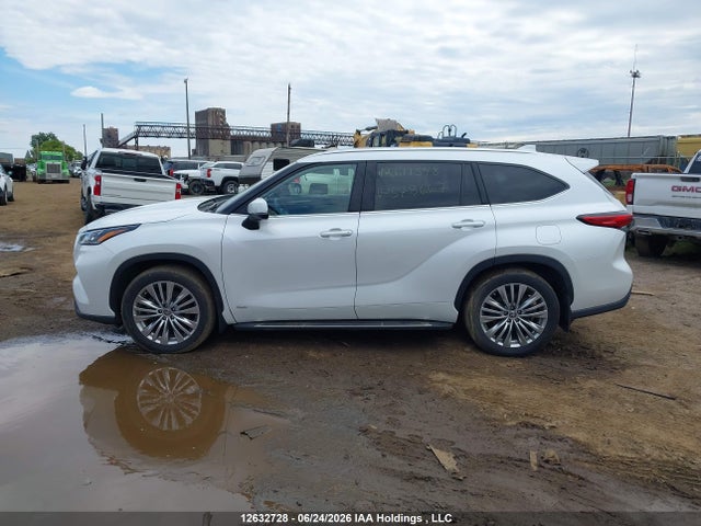 2023 Toyota Highlander Hybrid Limited მანქანა იყიდება აუქციონზე, vin: 5TDEBRCHXPS578667, აუქციონის ნომერი: 12632728