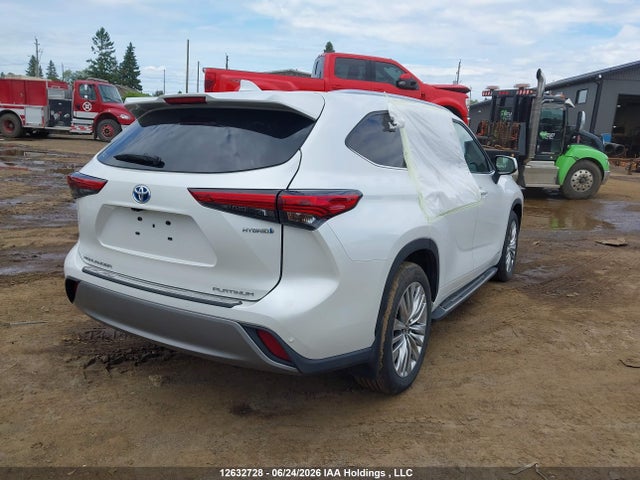 2023 Toyota Highlander Hybrid Limited მანქანა იყიდება აუქციონზე, vin: 5TDEBRCHXPS578667, აუქციონის ნომერი: 12632728
