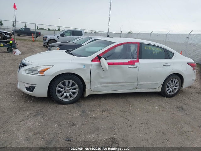 2015 Nissan Altima 2.5/2.5 S/2.5 Sl/2.5 Sv მანქანა იყიდება აუქციონზე, vin: 1N4AL3AP3FN317362, აუქციონის ნომერი: 12632769