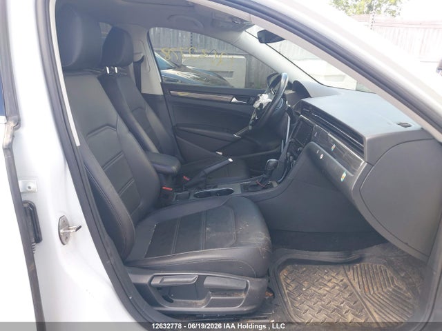 2021 Volkswagen Passat Highline მანქანა იყიდება აუქციონზე, vin: 1VWBA7A38MC009828, აუქციონის ნომერი: 12632778