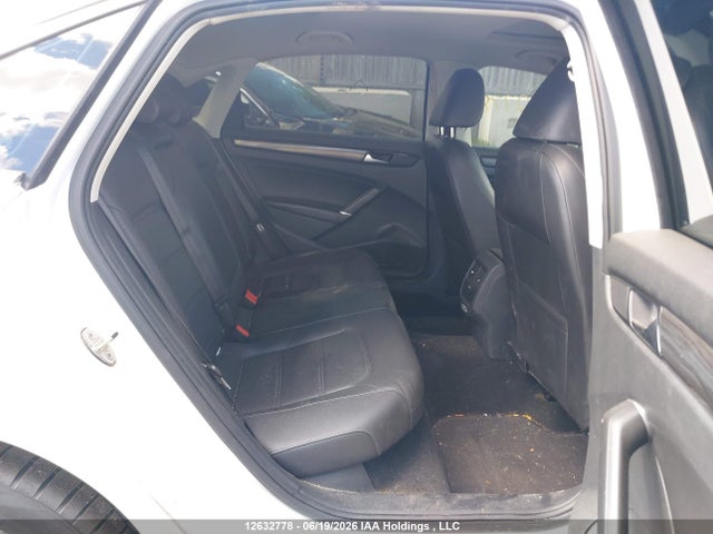 2021 Volkswagen Passat Highline მანქანა იყიდება აუქციონზე, vin: 1VWBA7A38MC009828, აუქციონის ნომერი: 12632778